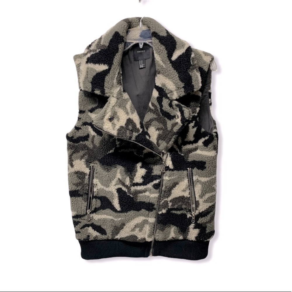 F21 Camouflage army green black shearling vest M